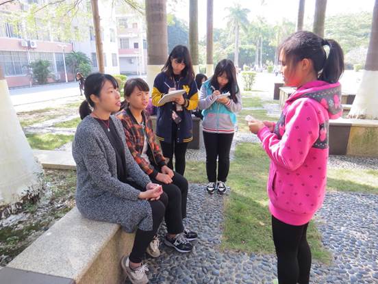 说明: 采访现场