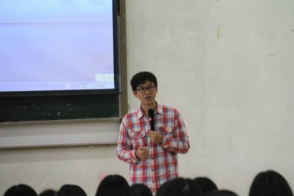 李巍老师作老员工实用礼仪专题讲座