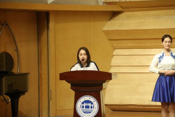 8.获奖员工代表陈泉凤同学发言