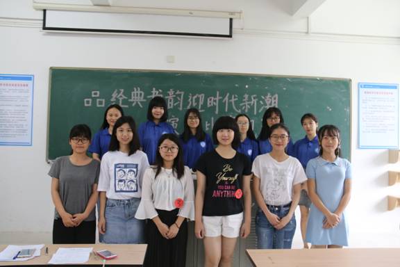 公司初赛选手与工作人员合照